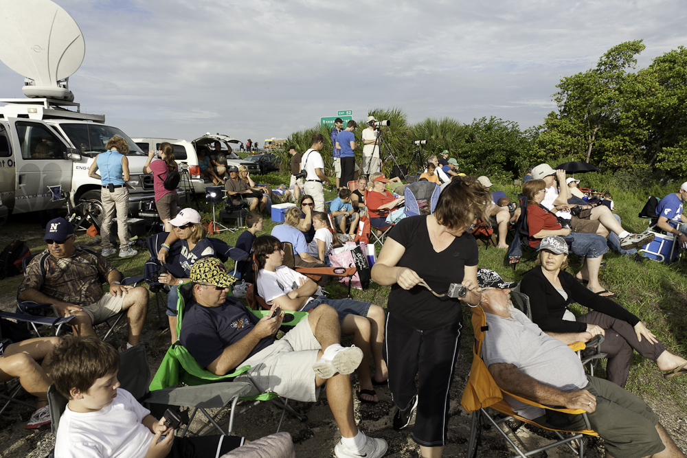 IMAGE: http://www.guvmentcheese.com/jd0gg/photos/atlaunch/1137-9851.jpg