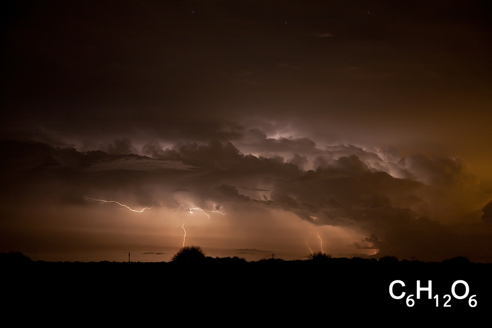 IMAGE: http://www.guvmentcheese.com/jd0gg/photos/lightning/1137;-1667.jpg