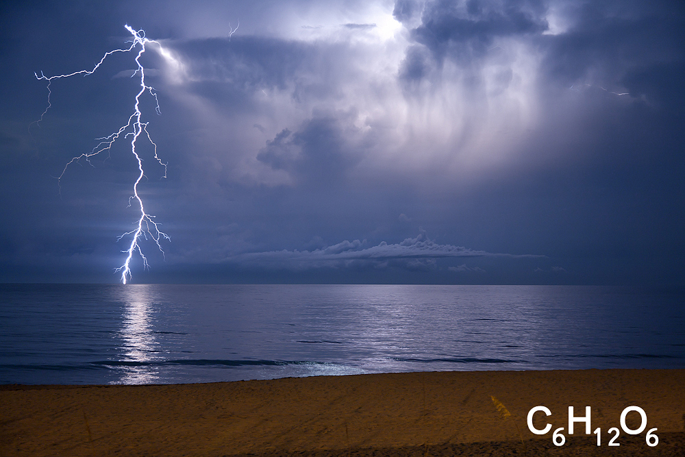 IMAGE: http://www.guvmentcheese.com/jd0gg/photos/lightning/1137cl-1212.jpg